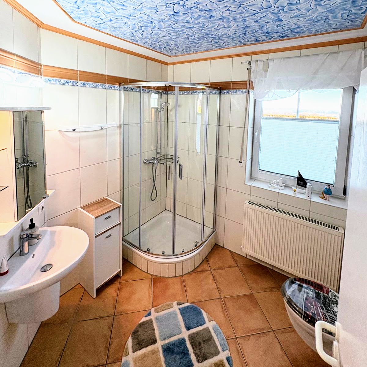 Modernes Badezimmer